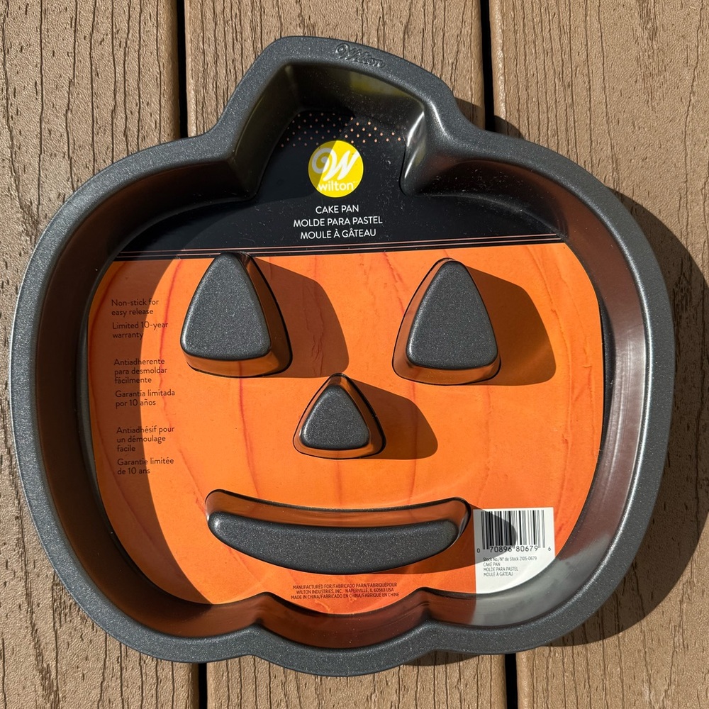 WILTON HALLOWEEN JACK-O-LANTERN PUMPKIN FLUTED CAKE PAN 2105-0679 NEW w/TAGS